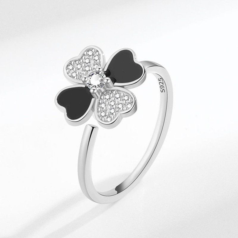 Clover-shaped jewelry